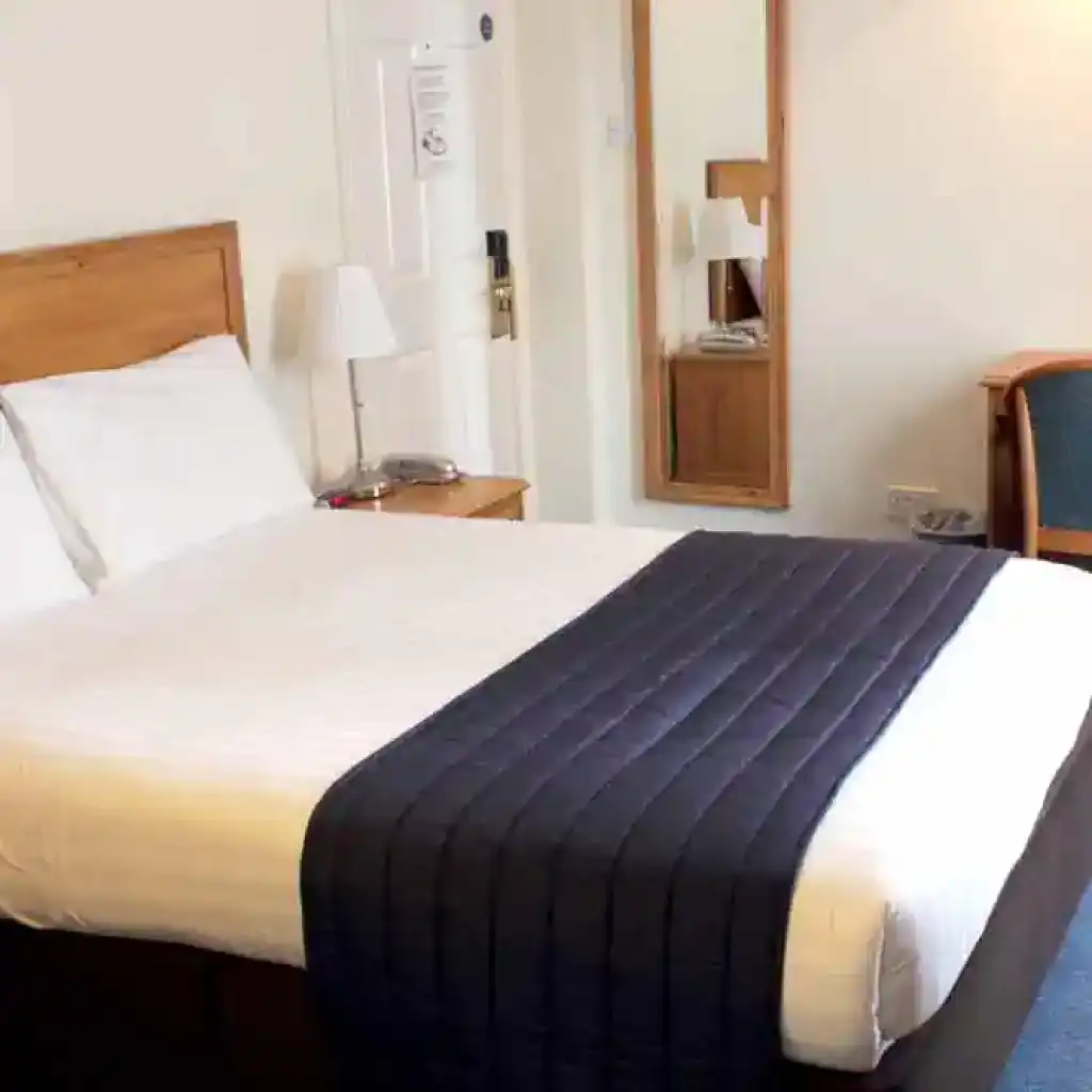 small Leeds First Friday Discovery Inn Hotels